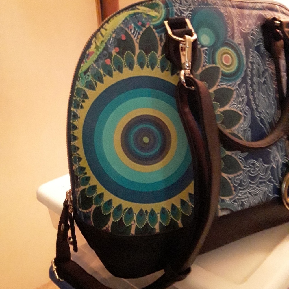 A designer  Handbag - Picture 4 of 5